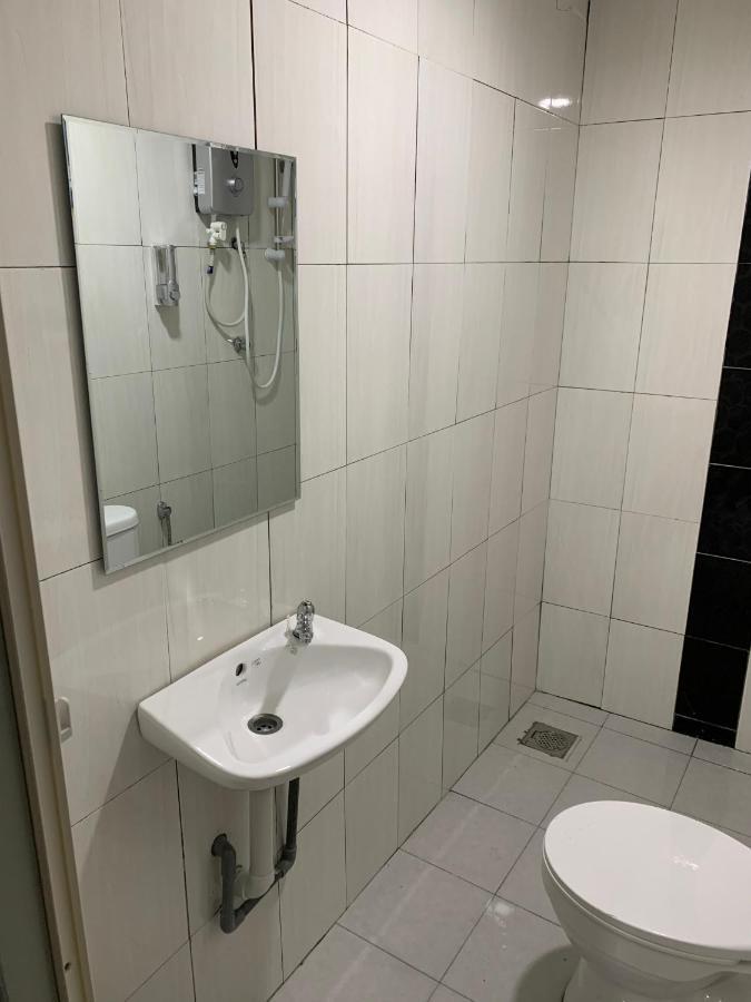 Orange Villa Hotel Near Palm Mall سِريمبان المظهر الخارجي الصورة